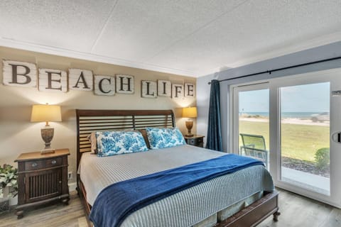 2 Bedroom STEPS from the beach in Ormond Beach, FL condo Condo in Ormond By The Sea