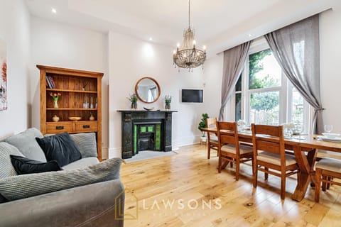 Lodge Living by Lawsons with Parking House in Windsor