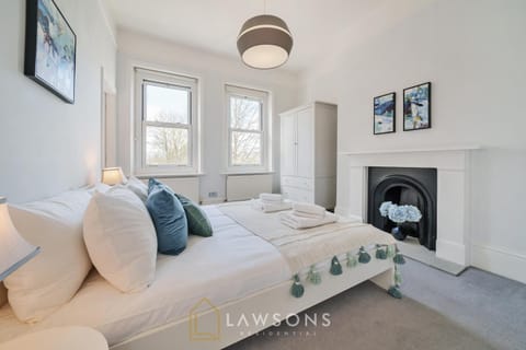 Lodge Living by Lawsons with Parking House in Windsor