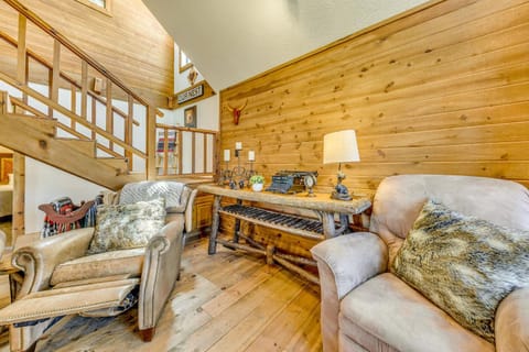 Ruidoso Cabin with Deck and Views 4 Mi to Winter Park House in Ruidoso