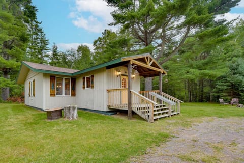 Secluded Cable Cabin Rental - Pet Friendly! House in Cable