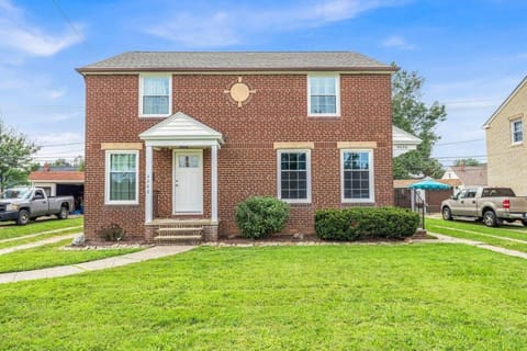 Renovated Brooklyn Townhome 9 Miles from Downtown House in Brooklyn