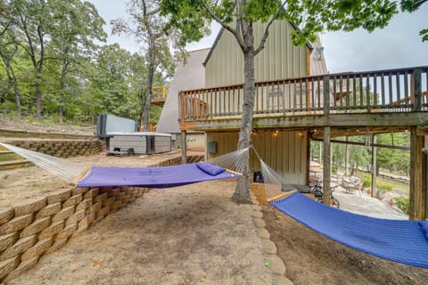 Lake Eufaula Cabin with Hot Tub and Large Deck House in Eufaula