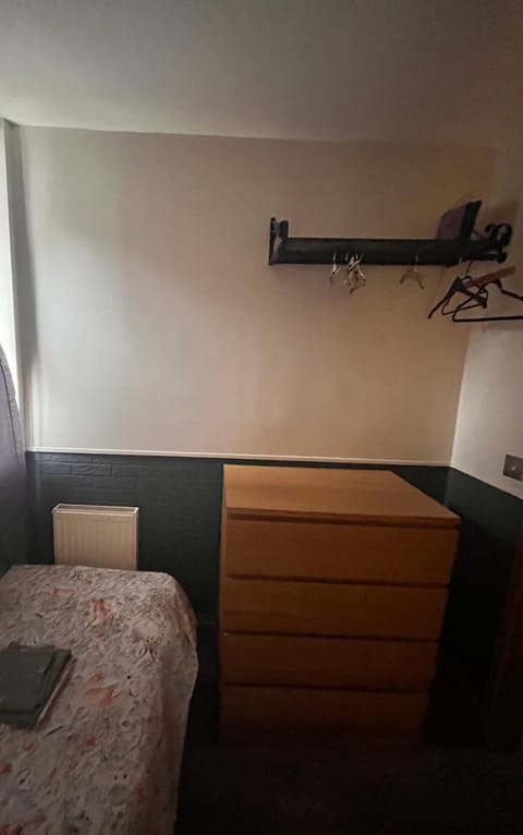 SanHoteliers - Room 4 free parking, shared bathroom Bed and Breakfast in Leicester