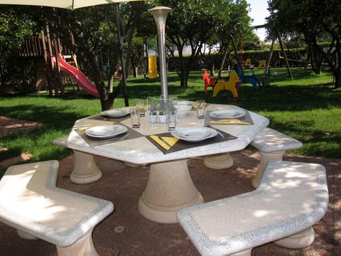 Garden, Dining area, Meals