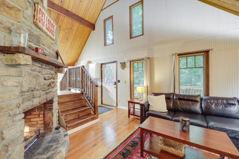 Beech Mountain Chalet with Deck, Fire Pit and Grill! House in Beech Mountain