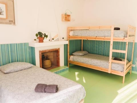 Bedroom, bunk bed