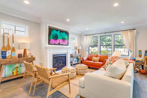 Sleek Long Branch Vacation Rental with Pool and Patio! Maison in Long Branch