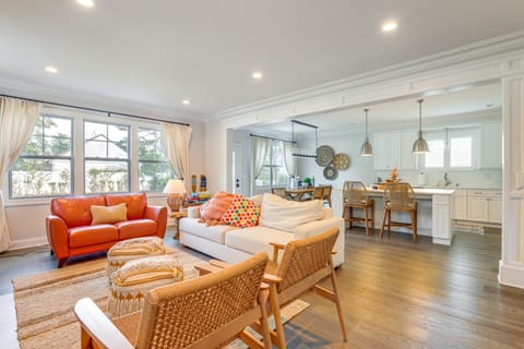 Sleek Long Branch Vacation Rental with Pool and Patio! Maison in Long Branch