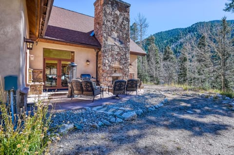 Loreleis Black Diamond Lodge House in Taos Ski Valley