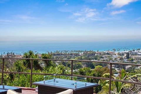 PANORAMIC Ocean View 5BR Villa, Pool, Firepit, Gym Chalet in La Jolla