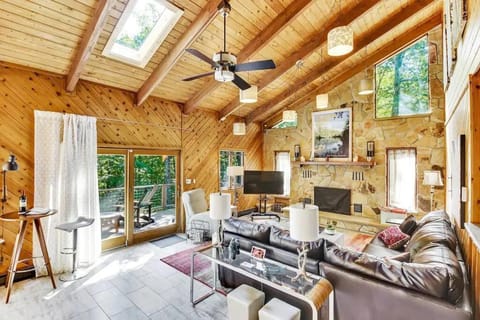 Spacious Design Lodge In Woods - Bushkill House in Middle Smithfield