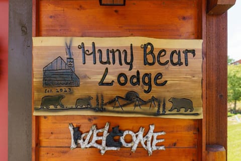 Huny Bear Lodge House in Sevierville
