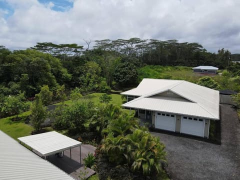 Hale ‘Aina (Country Cottage) Condo in Hawaiian Paradise Park