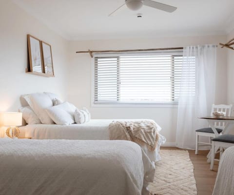 Bed, Photo of the whole room, Bedroom, fireplace