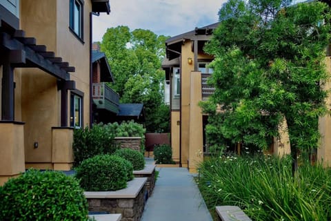 Best location and value Condominio in Pasadena