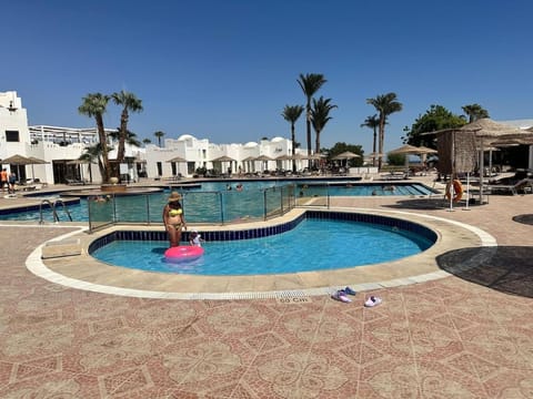 Property building, Communal lounge/ TV room, Day, People, Evening entertainment, Pool view, Swimming pool, children, group of guests, sunbed