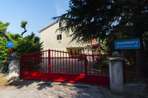 Property building, Day