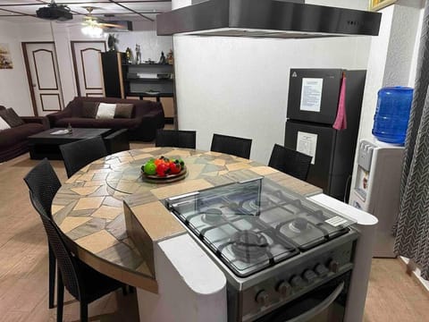 Alona Park Residence - 3 bedroom apartment- alex and jesa unit Condo in Panglao