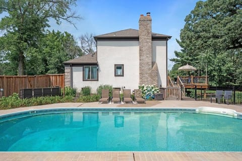 Large 6-Bedroom w Pool - Private Chef House in Shoreview