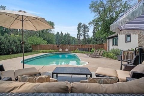 Large 6-Bedroom w Pool - Private Chef Maison in Shoreview