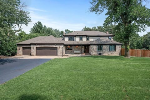 Large 6-Bedroom w Pool - Private Chef Casa in Shoreview