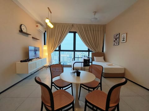 New 2BR or 3BR Cozy Urban Suite Homestay at Georgetown8-10pax by URBAN STAYCATIONS Condominio in George Town