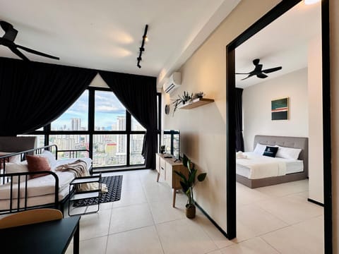 New 2BR or 3BR Cozy Urban Suite Homestay at Georgetown8-10pax by URBAN STAYCATIONS Condominio in George Town
