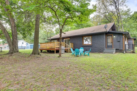 Afton Vacation Rental with Deck Less Than 1 Mi to Water! Casa in Ozark Mountains