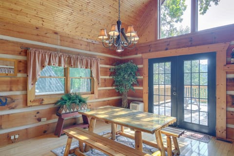 Cove Life at Tellico Lake Cabin with Hot Tub, Dock House in Watts Bar Lake