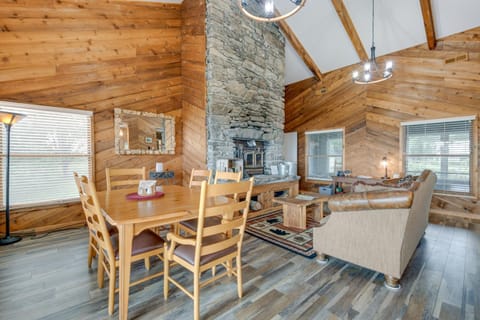Cozy Waynesville Vacation Rental with Mountain Views Maison in Ivy Hill