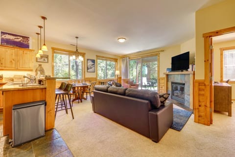 Boulders Truckee Condo Near Donner Lake and Skiing! Apartment in Truckee