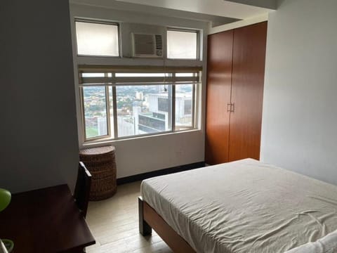 Cozy & Spacious 3BR unit in Manhattan Parkview Tower2 Apartment hotel in Pasig