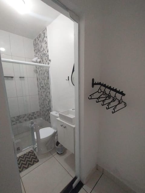 Shower, Toilet