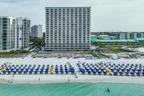 Pelican Beach Resort by Colasan Condominio in Destin