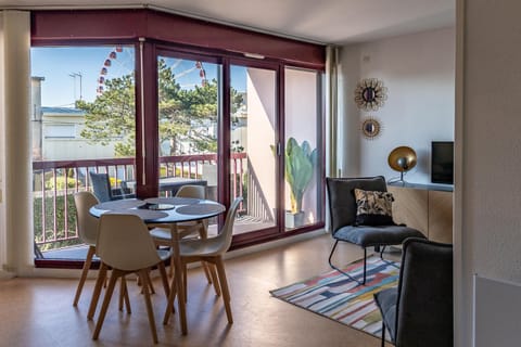 View (from property/room), Balcony/Terrace, Balcony/Terrace, Living room, Dining area
