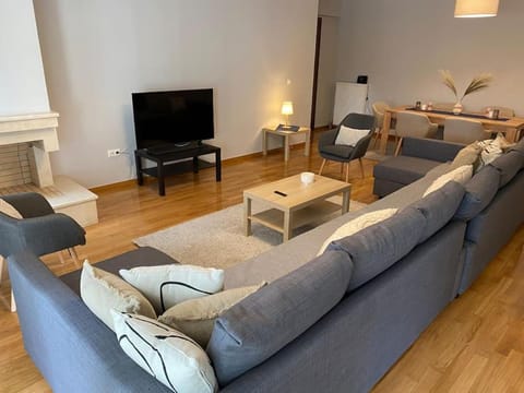 Classy 3BR with 2 Bathrooms Apartment in Marousi Condo in Chalandri