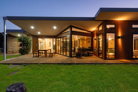 Unique and Modern Farm Stay with Pool and Foosball and Yard Haus in Ballarat