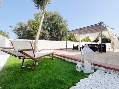 Patio, Spring, Day, Garden, Garden view, sunbed