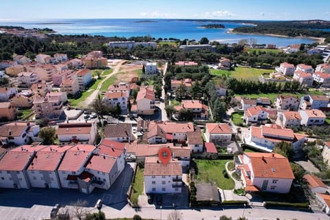 Bird's eye view, Location