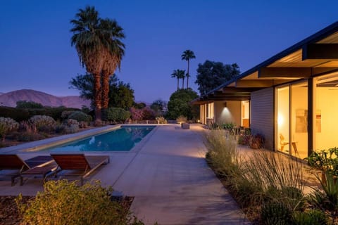 The Milky Way Modern Desert Retreat Casa in Borrego Springs