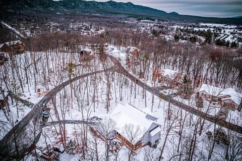 Property building, Day, Natural landscape, Winter, Mountain view