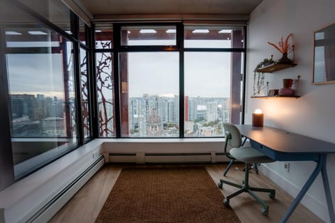 High rise Apartment Condo in Vancouver