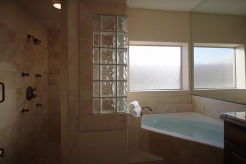 GOLF HUB- Luxurious Mansion 14 bed/6 Bath 6k sq ft Villa in Mesquite