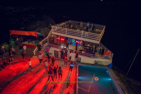 Night, Activities, Swimming pool, group of guests