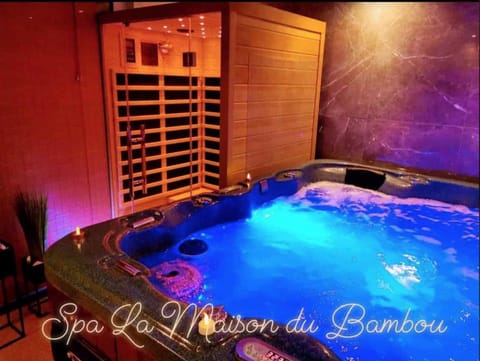 Hot Tub, Hot Tub, Sauna, Spa and wellness centre/facilities