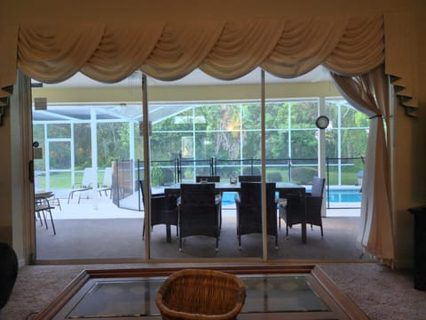 Luxury villa close to city yet very serene/private Chalet in Poinciana