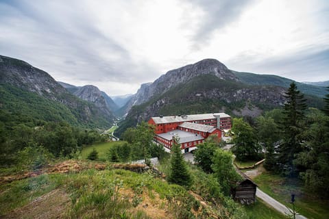 Facade/entrance, Neighbourhood, Natural landscape, Mountain view