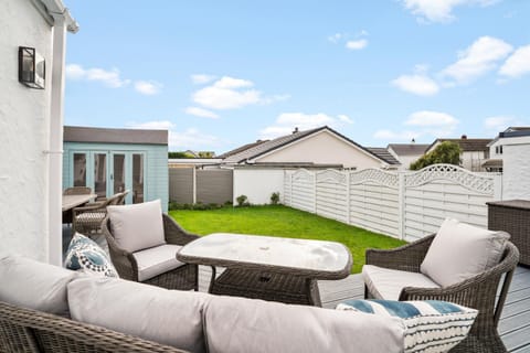 Patio, Garden, View (from property/room), Balcony/Terrace, Seating area, Garden view