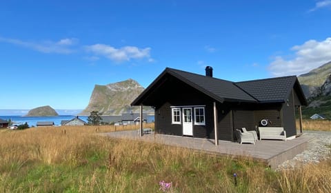 Property building, Nearby landmark, Neighbourhood, Natural landscape, Mountain view, Sea view